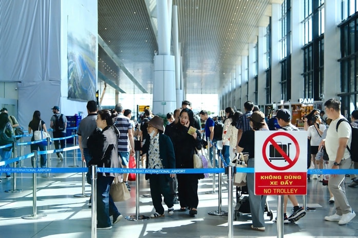 Bất ngờ giá vé máy bay TPHCM - Hà Nội dịp Tết 2026 hạ nhiệt - Ảnh 1.