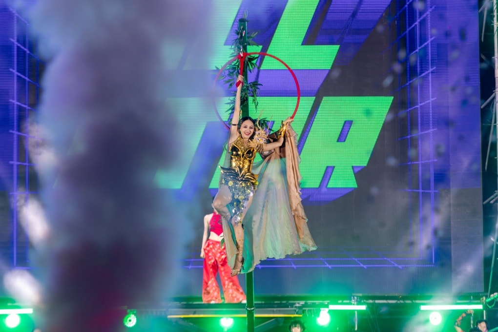 Công ty thưởng văn nghệ 20 triệu đồng, nhân viên tập luyện đến chấn thương - 1