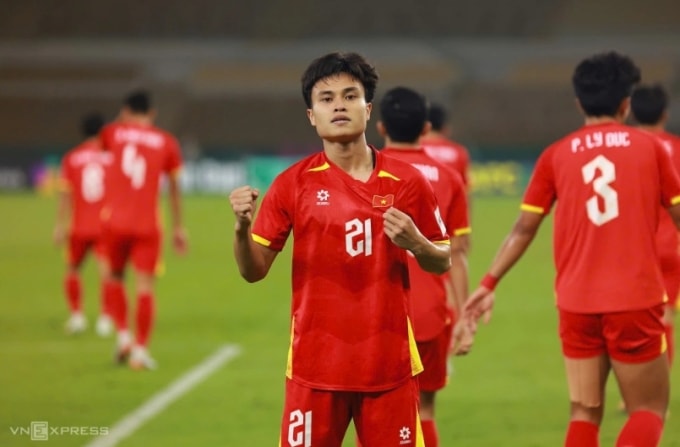Minh Phúc mừng bàn thắng ở phút 101 giúp Việt Nam hạ UAE 3-2 ở tứ kết U23 châu Á 2026, trên sân Prince Abdullah Al Faisal ở Jeddah, Arab Saudi vào tối 16/1/2025. Ảnh:Ted Trần
