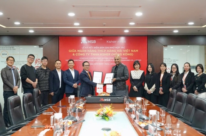 Đại diện hai đơn vị ký biên bản ghi nhớ hợp tác, ngày 14/1. Ảnh: MSB