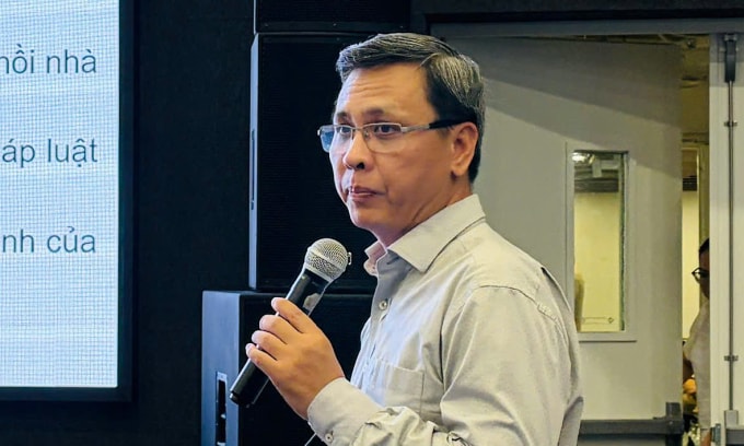 TS Phạm Trần Hải, Phó trưởng phòng Nghiên cứu Quản lý đô thị, Viện Nghiên cứu Phát triển TP HCM, trình bày tại hội thảo, chiều 16/1. Ảnh: An Phương