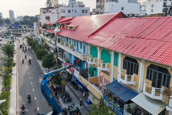 Dãy nhà cổ trên đường Lê Lợi được chỉnh trang cuối năm ngoái. Ảnh: Thanh Tùng
