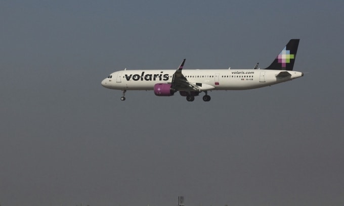 Một máy bay chuẩn bị hạ cánh xuống sân bay quốc tế General Abelardo L. Rodriguez tại Tijuana, Mexico, hồi tháng 12/2024. Ảnh: Reuters