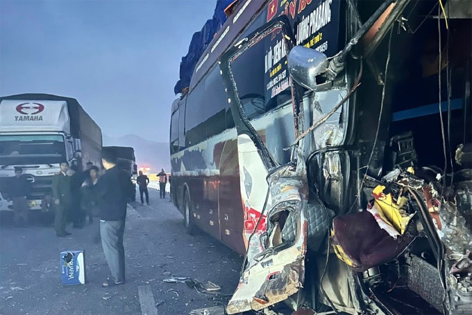 Hiện trường vụ tai nạn, rạng sáng 17/1. Ảnh: Hùng Lê