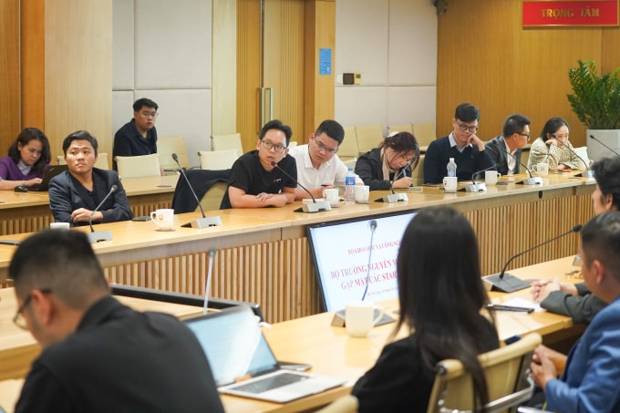 Đại diện một số startup AI chia sẻ trong buổi gặp Bộ trưởng Nguyễn Mạnh Hùng ngày 16/1/2026. Ảnh: Lưu Quý