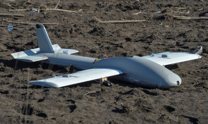 Xác UAV Molniya bị hạ gần tiền tuyến ở tỉnh Dnipropetrovsk hồi tháng 2/2025. Ảnh: Reuters