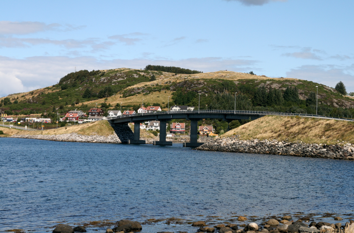 Đang đi chơi, người đàn ông nhặt được vàng quý hiếm - Ảnh 3.