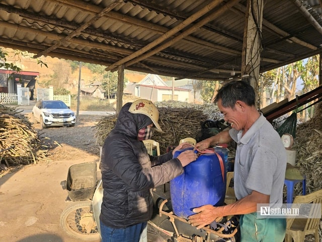 Cả làng đỏ lửa ngày đêm tạo ra thứ nước thơm ngào ngạt, nhà nào cũng mua để ăn Tết - Ảnh 5.