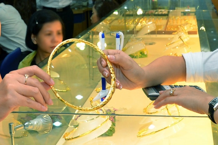 Giá vàng SJC tiếp tục duy trì cao hơn giá thế giới sáng 17 - 1 - Ảnh 2.