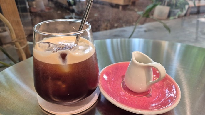 Giá cà phê hôm nay 17-1: Giá ít đổi, cà phê pha lạnh phát triển nóng   - Ảnh 1.