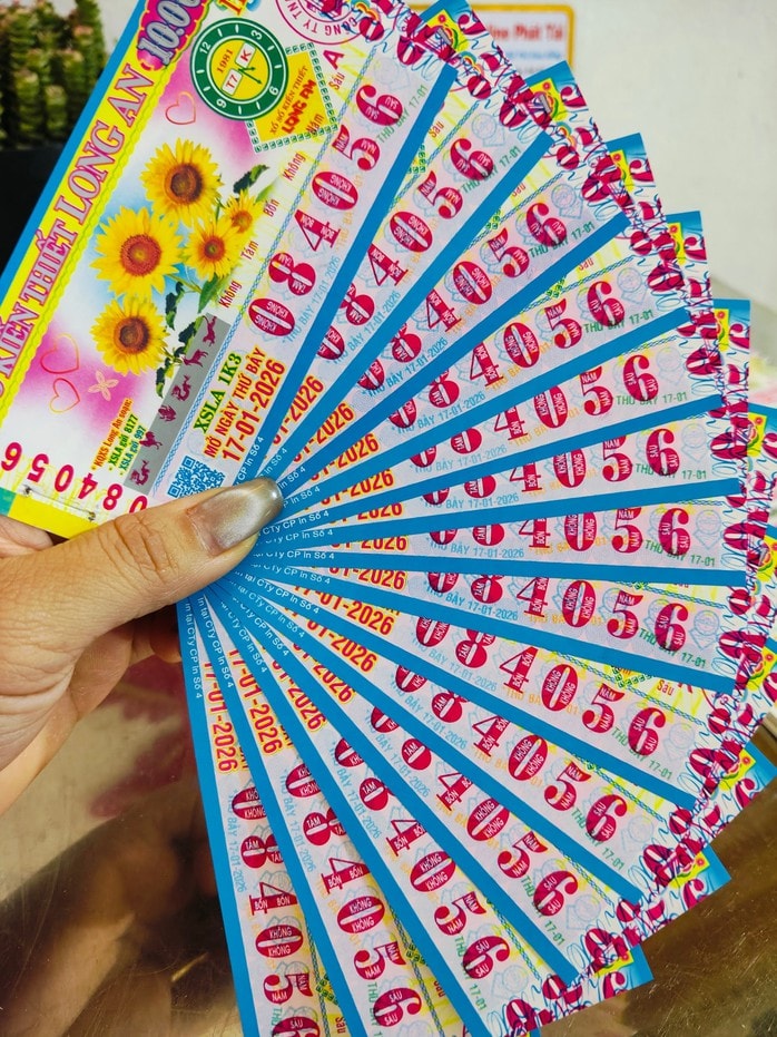Xổ số miền Nam ngày 17 - 1: Đại lý tìm người trúng độc đắc 28 tờ vé số - Ảnh 4.