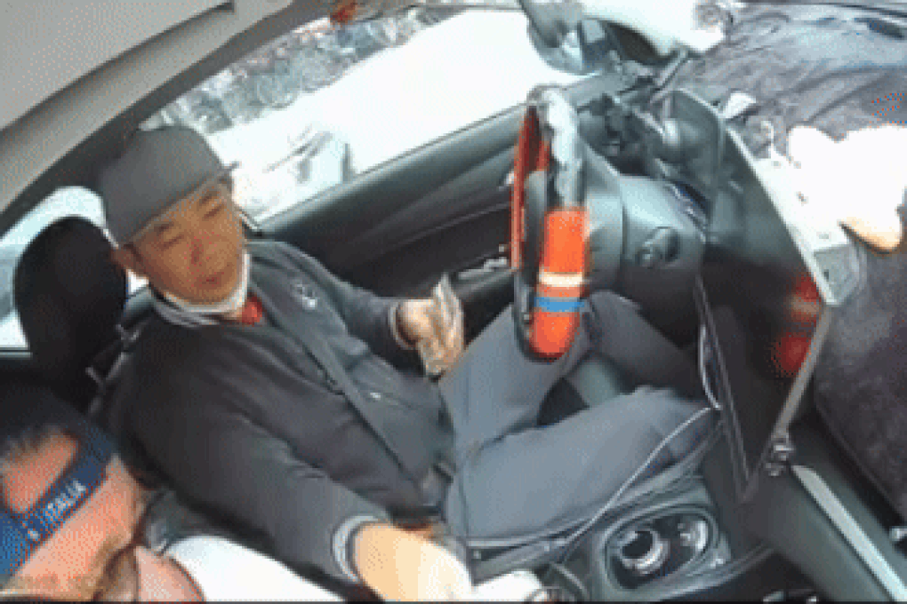 Cuốc xe 100.000 đồng nhưng khách Tây đưa 10.000, tài xế ấm ức cố giải thích - 2