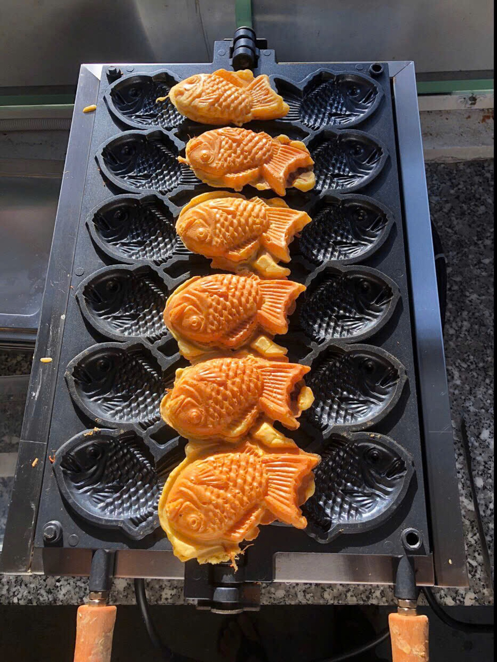 8 khách Tây mua bánh lúc 0h, bất ngờ vì hành động của chủ quán ở Vũng Tàu - 2