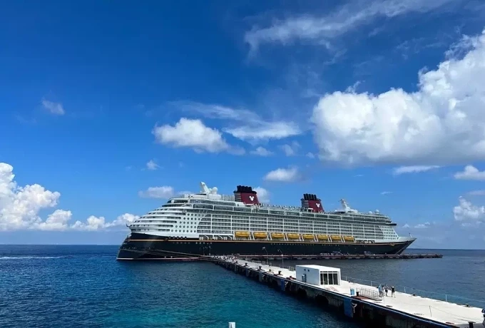 Du thuyền đang được nhiều khách lựa chọn cho chuyến du lịch. Ảnh: Mack