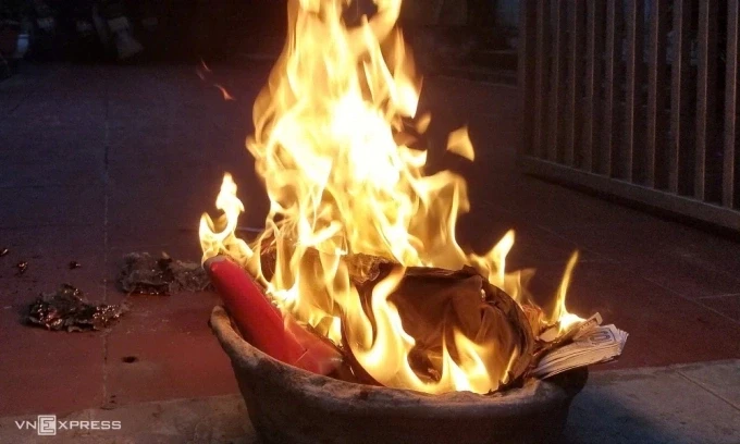 Ngày rằm, mùng một thông thường không cần hóa vàng mã.