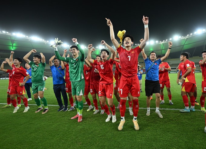 Việt Nam mừng trận thắng UAE 3-2 ở tứ kết VCK U23 châu Á 2026, trên sân Prince Abdullah Al Faisal ở Jeddah, Arab Saudi ngày 16/1/2026. Ảnh: AFC
