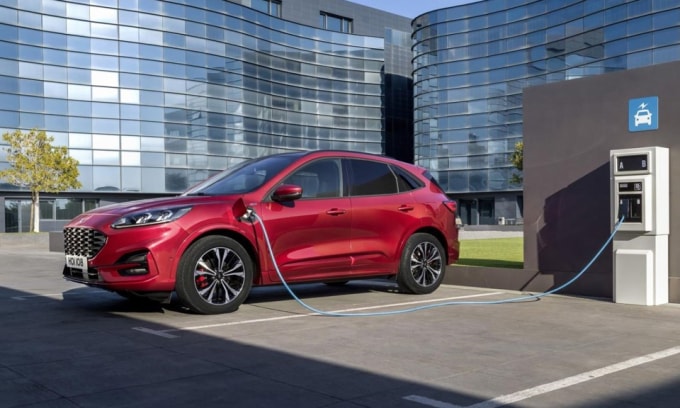 Mẫu Ford Kuga hybrid sạc điện. Ảnh: Ford