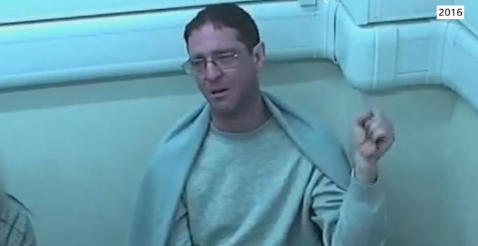 Robert Rhodes bị cảnh sát thẩm vấn năm 2016. Ảnh: Surrey Police