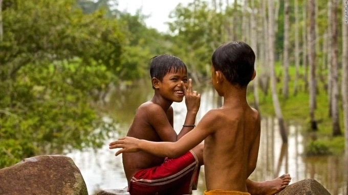 Trẻ em ở Campuchia. Ảnh: CNN