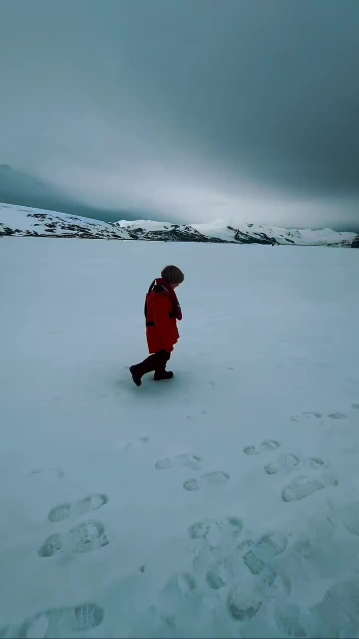Cuộc sống của 'nhóc tì đi du lịch nhiều nhất thế giới'