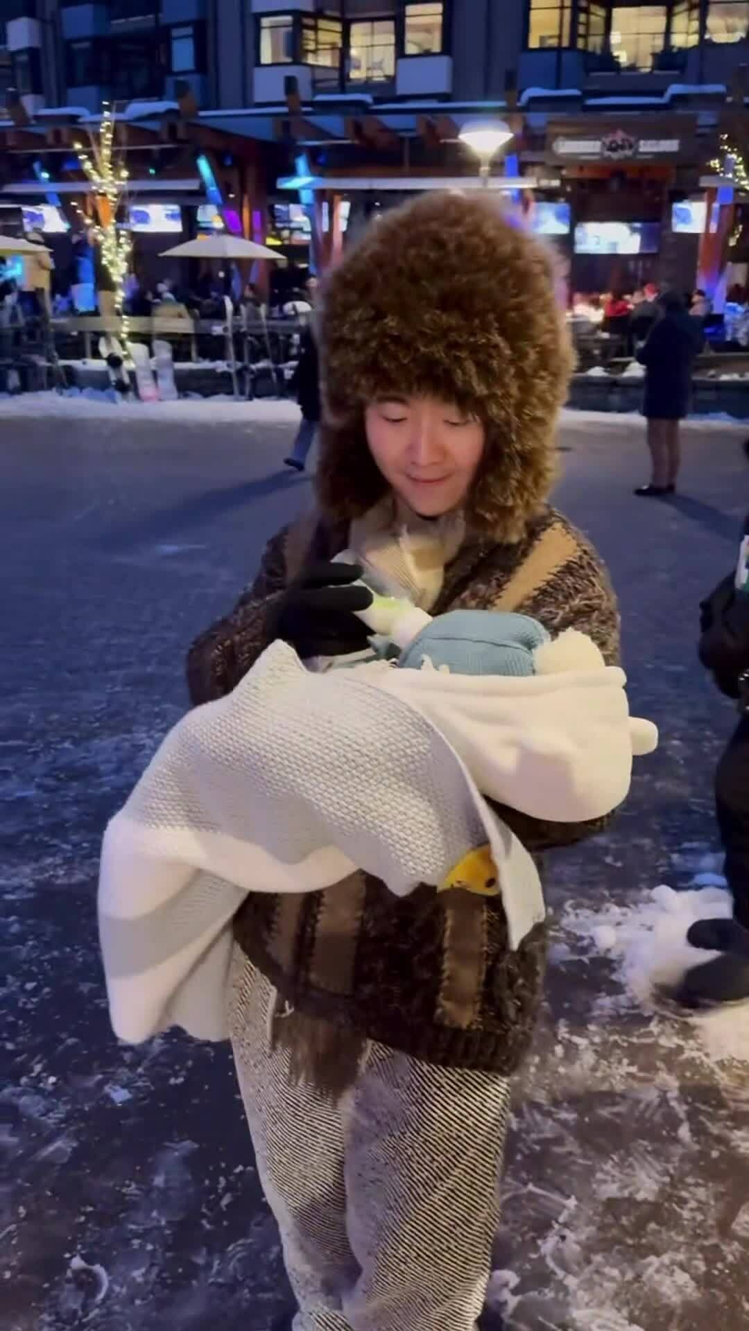 Diễm Hương cùng gia đình vui chơi dịp đầu năm