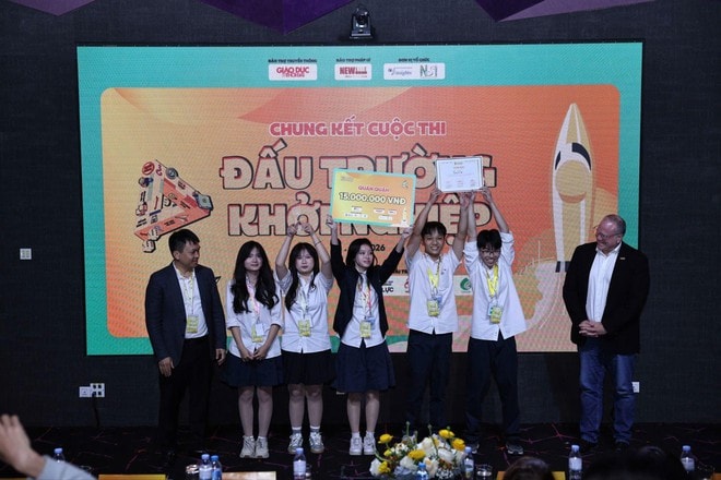 'Gen Z' dùng AI hồi sinh trang phục cũ, giảm rác thải ra môi trường- Ảnh 1.