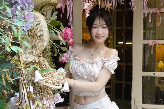 Về ngoại hình, Lan Anh gây thiện cảm bởi vẻ đẹp nhẹ nhàng, không quá cầu kỳ. Cô thường xuất hiện với phong cách năng động, gần gũi,