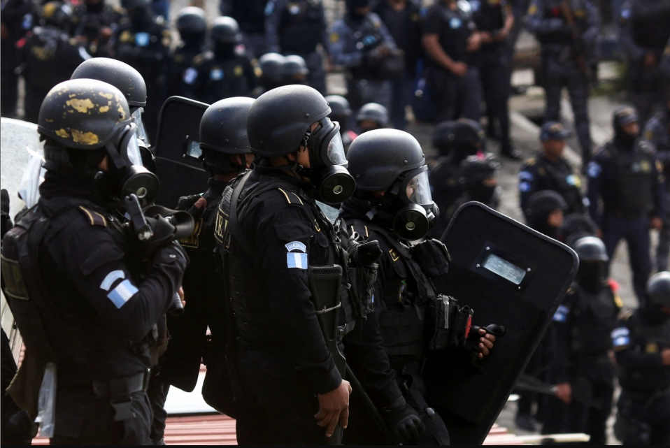 Lực lượng cảnh sát chống bạo động ở Guatemala. (Nguồn: Reuters)