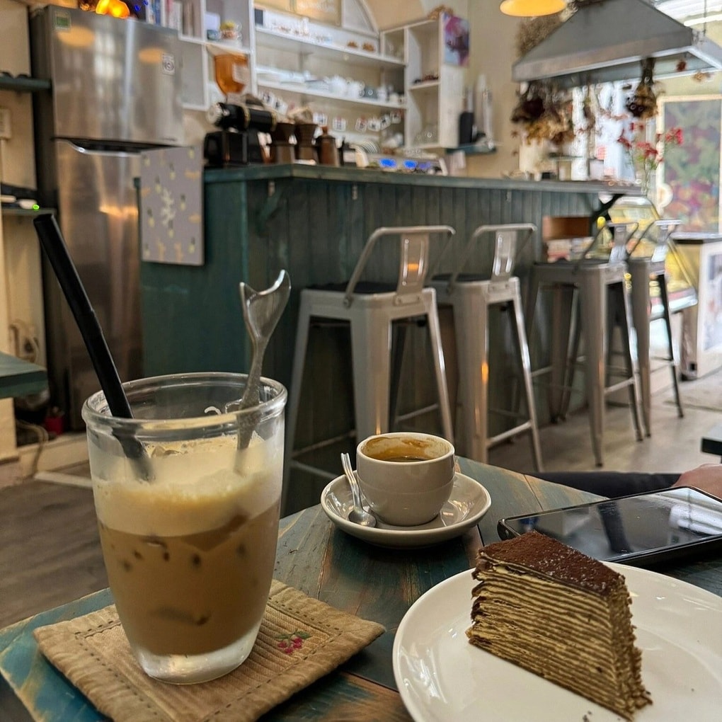 TPHCM: Quán cà phê chỉ cho khách ngồi hơn 1 tiếng và loạt yêu cầu lạ - 1