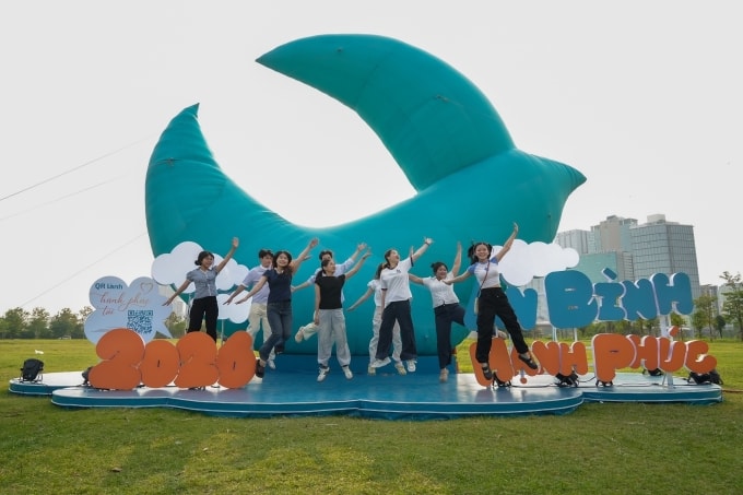 Mô hình Chú chim xanh thu hút sự chú ý của giới trẻ. Ảnh: Minh Ngọc