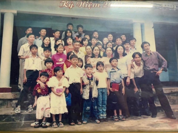 Bức ảnh chụp mùng 1 Tết năm 2003 của gia đình Thắng. Ảnh: Nhân vật cung cấp