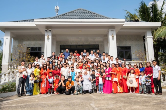 Đại gia đình Thắng chụp ảnh Tết Nguyên đán năm 2025. Ảnh: Nhân vật cung cấp