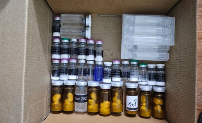 Trên các mạng xã hội và ứng dụng nhắn tin, một thị trường xám peptide đang nở rộ, cho phép người mua dễ dàng đặt các loại peptide và hợp chất tiêm trực tiếp từ Trung Quốc. Ảnh: NY Post