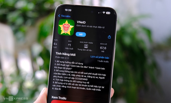 VNeID được xây dựng để trở thành siêu ứng dụng, kênh giao tiếp chính thống giữa công dân và nhà nước, cập nhật chính sách, góp ý, thực hiện mọi thủ tục hành chính trực tuyến. Ảnh: Tuấn Hưng