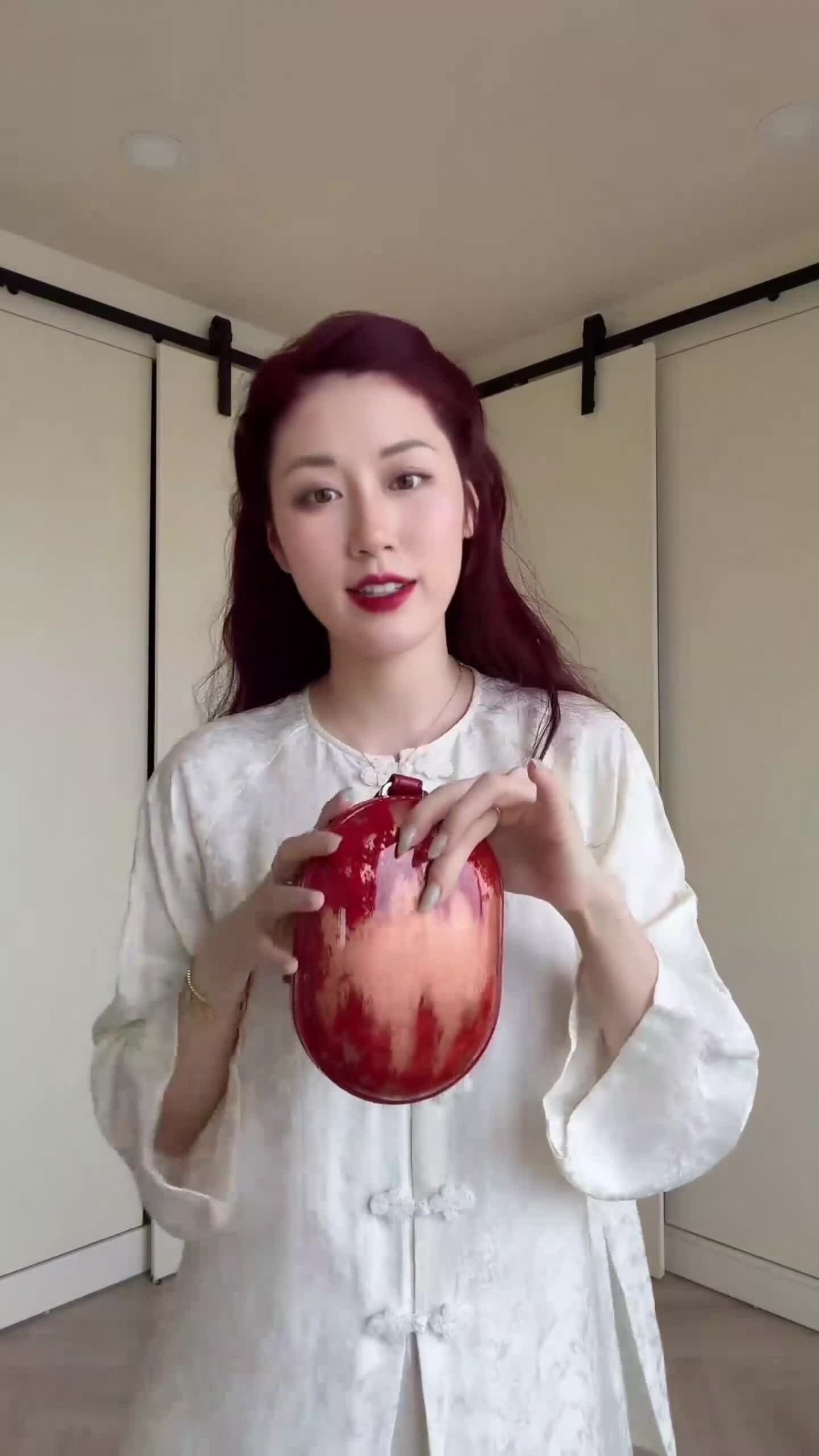 Cách phối áo bà ba đi chơi Tết