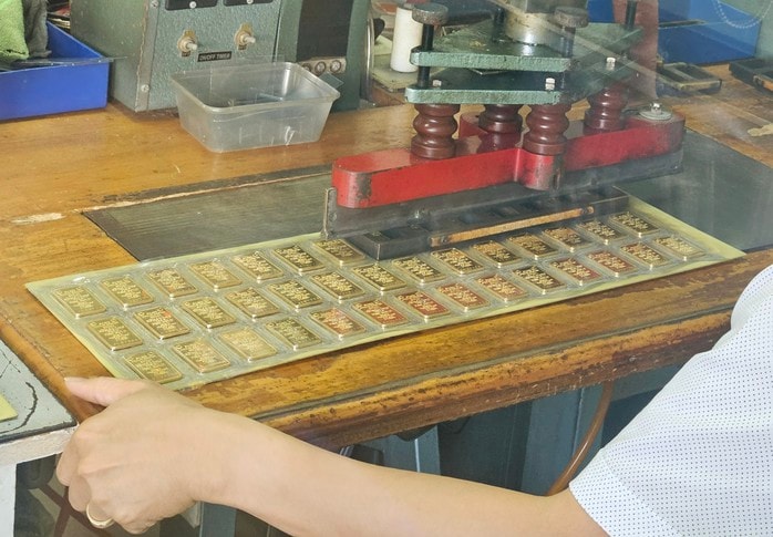 Giá vàng hôm nay 19-1: Vừa mở cửa, đang tăng nhanh - Ảnh 1.