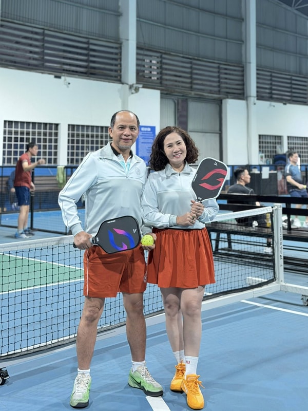 Bà Tứ - người vợ đảm đang của ông Sách trong phim 'Lằn ranh' ở đời thực đã lên chức bà ngoại- Ảnh 4.