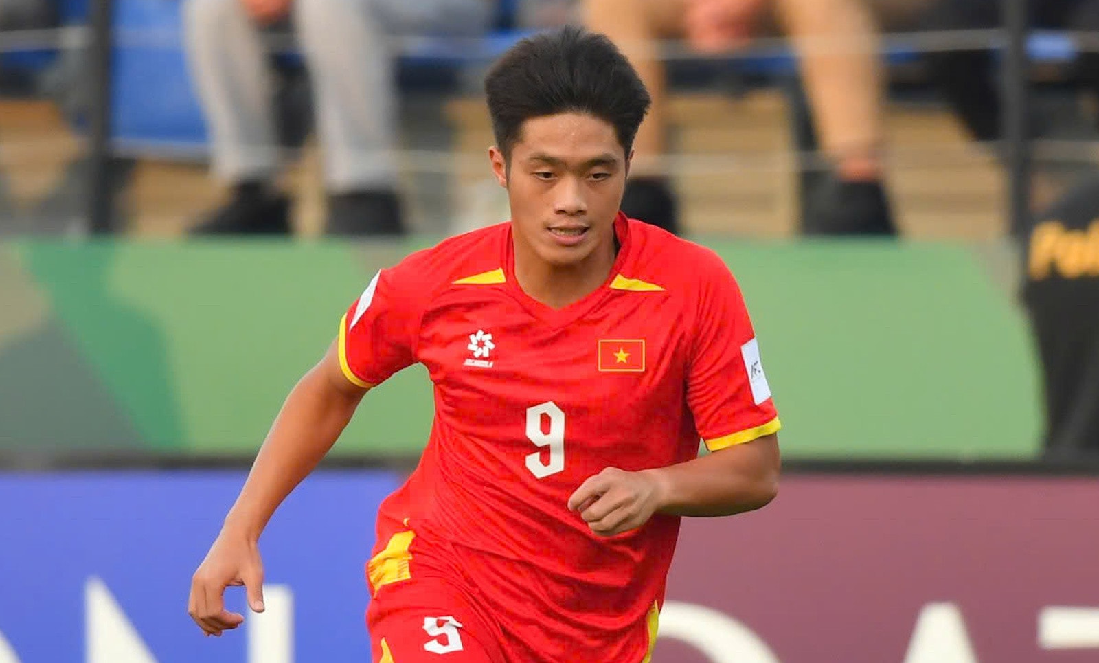 Nguyễn Quốc Việt có thể xuất trận ngay từ đầu.