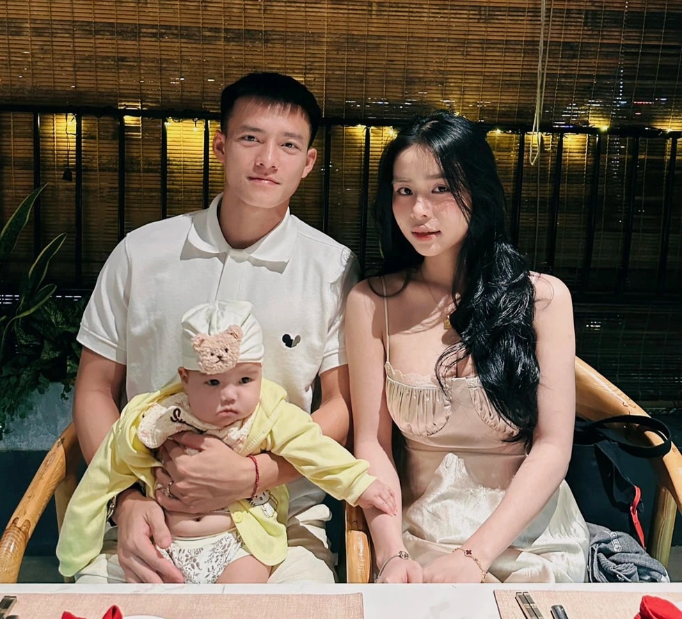 Giữa năm 2025, Ngọc Lan sinh con gái đầu lòng. Do bận thi đấu, Thanh Nhàn không thể ở bên vợ lúc vượt cạn và phải đến hai tháng sau mới có dịp về thăm vợ con. Trên mạng xã hội, cầu thủ thường xuyên chia sẻ hình ảnh gia đình, không giấu niềm tự hào khi có vợ đẹp, con ngoan.