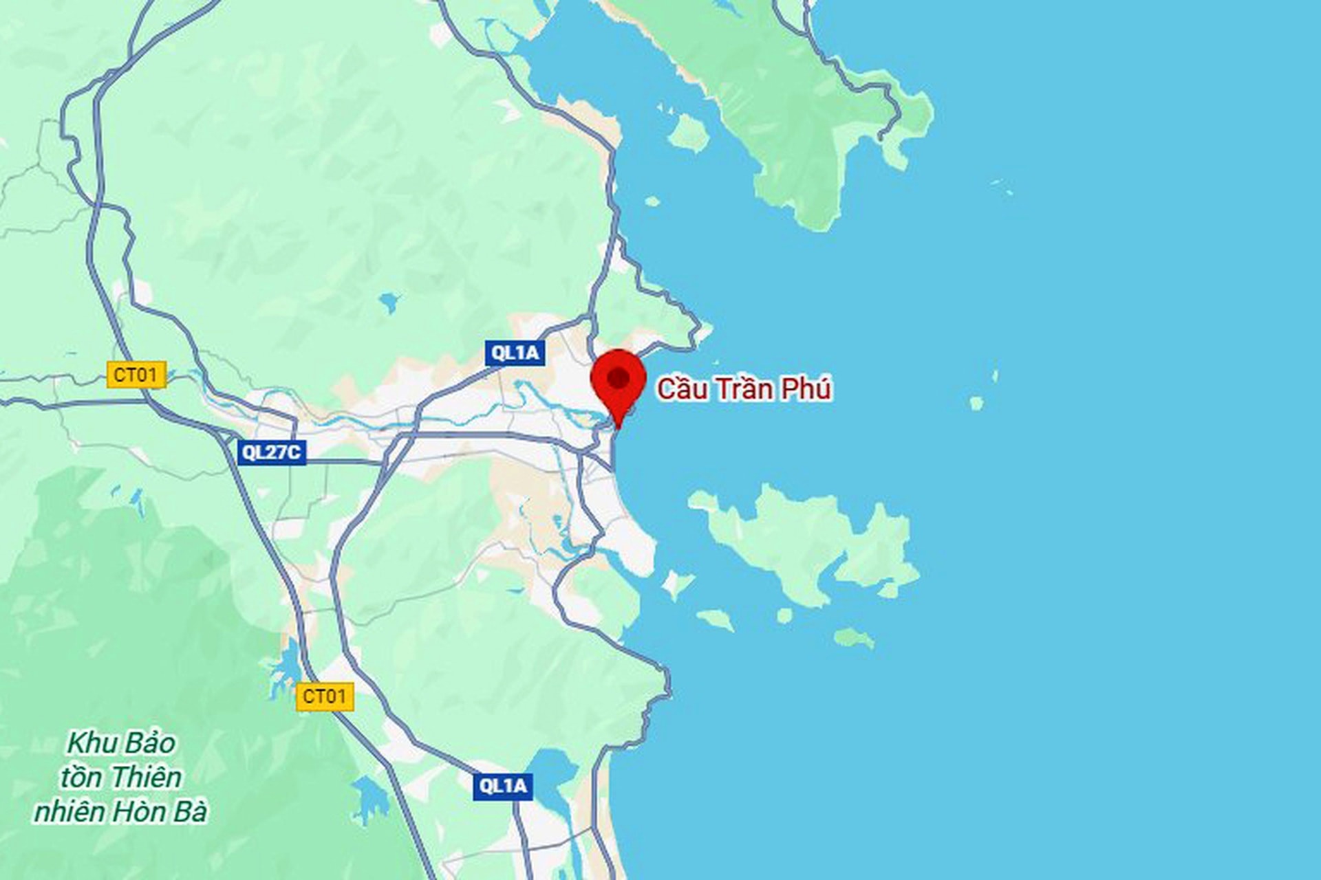 Xuất hiện cồn cát hình cá heo lao ra biển - 12