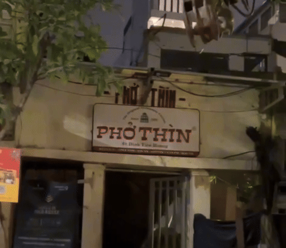 Khoảnh khắc quán phở Thìn Bờ Hồ tuổi đời 71 năm bị phá dỡ - 1