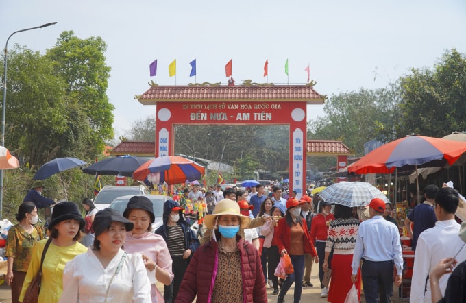 Huyệt đạo Am Tiên đón khách trở lại sau đợt chỉnh trang kéo dài ba tuần. Ảnh: Lê Hoàng