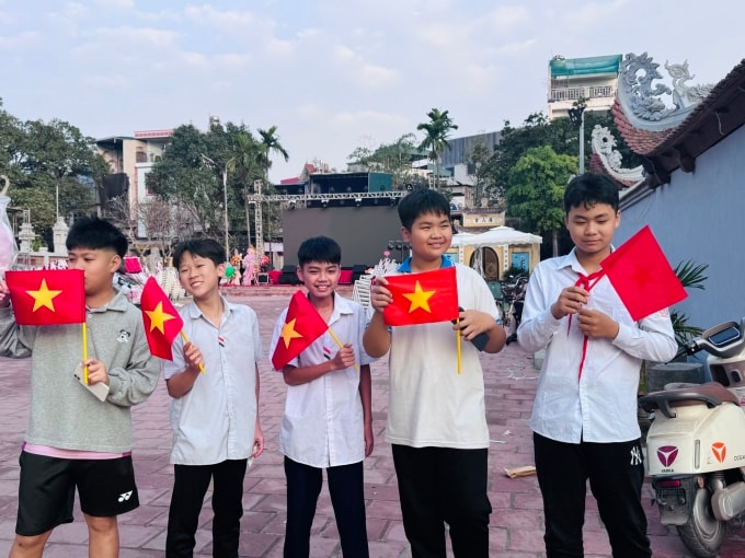 Sân đình làng Hữu Bằng (Tây Phương, Hà Nội), quê nhà cầu thủ Hiểu Minh. Ảnh: Phạm Nga