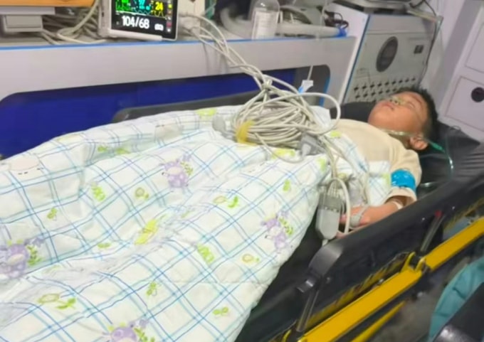 Xuanxuan hiện đã tỉnh nhưng thận vẫn còn bị xuất huyết. Ảnh: Douyin