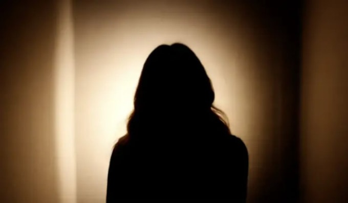 Phụ nữ bị trục lợi bởi những người hiến tặng tinh trùng trái phép với dịch vụ giao hàng kiểu siêu thị trên Facebook. Ảnh: LBC