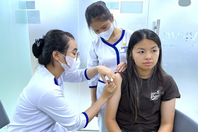 Jennifer Kiều tiêm vaccine HPV và viêm gan B tại VNVC Bình Thạnh, phường Bình Thạnh, TP HCM ngày 18/12/2025. Ảnh: Diệu Thuần