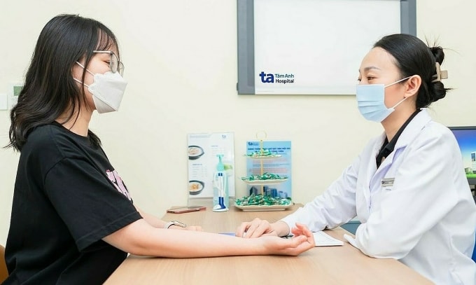 Bác sĩ Huyền Vân tư vấn cho người bệnh. Ảnh minh họa: Bệnh viện Đa khoa Tâm Anh