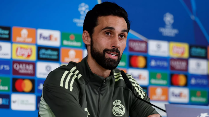 HLV Alvaro Arbeloa trong buổi họp báo trước trận Real Madrid gặp Monaco ở lượt bảy Champions League ngày 19/1/2026. Ảnh: Real Madrid FC