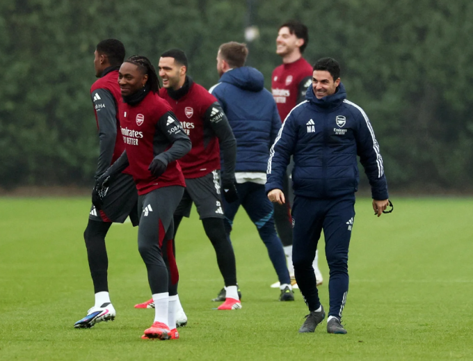 HLV Mikel Arteta trong buổi tập của Arsenal trước trận gặp Inter Milan tại lượt bảy vòng bảng Champions League ngày 19/1/2026. Ảnh: Reuters