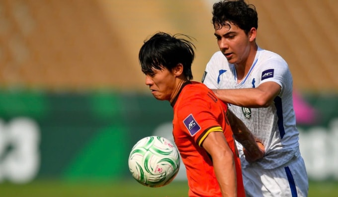 Cầu thủ Trung Quốc (áo đỏ) trong trận thắng Uzbekistan trên loạt đá luân lưu tứ kết U23 châu Á, tại sân Prince Abdullah Al-Faisal Sports City, thành phố Jeddah, Arab Saudi ngày 17/1/2026. Ảnh: AFC